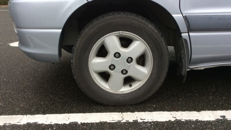 タイヤホイール前