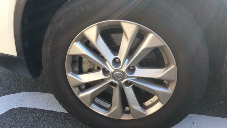 タイヤホイール前