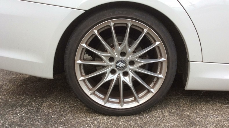 タイヤホイール前