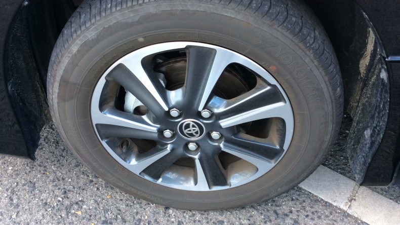 タイヤホイール前