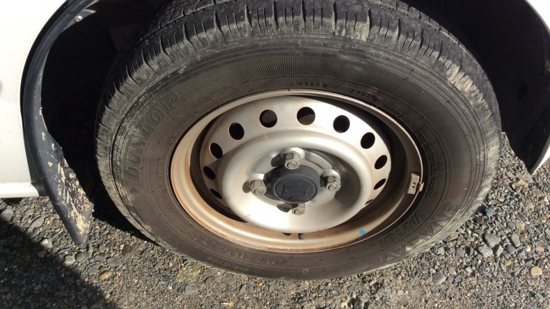 タイヤホイール前