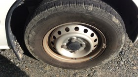 タイヤホイール前