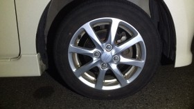 タイヤホイール前