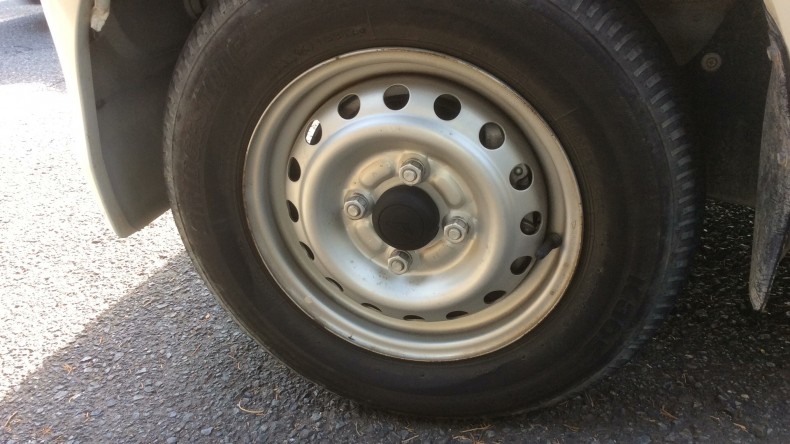 タイヤホイール前