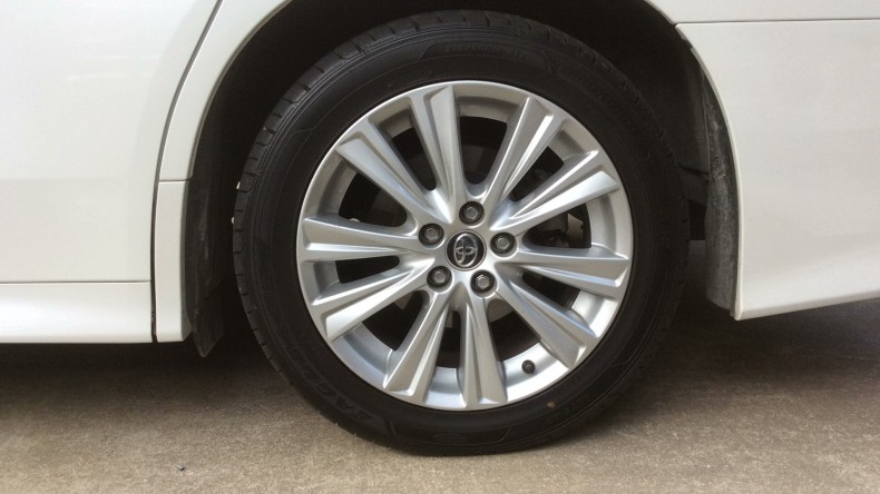 タイヤホイール前