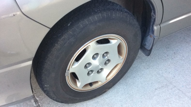 タイヤホイール前