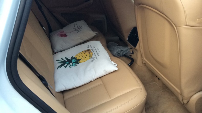 内装後方シート