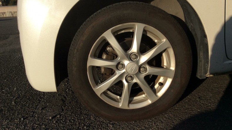 タイヤホイール前