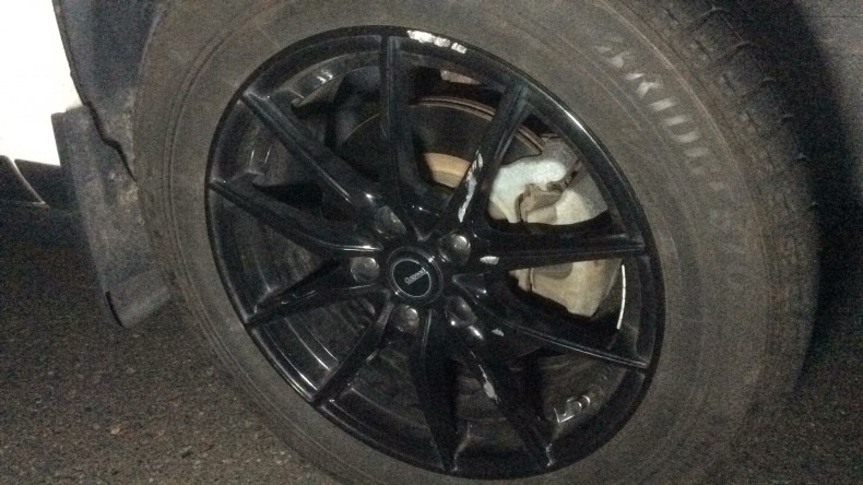 タイヤホイール前