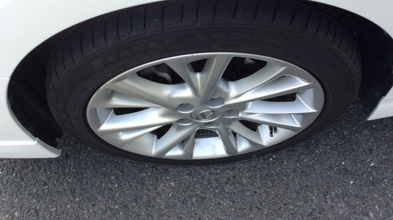 タイヤホイール前