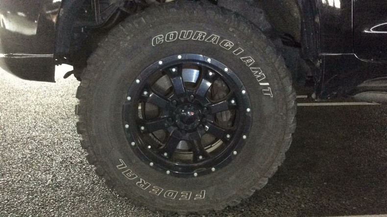 タイヤホイール前