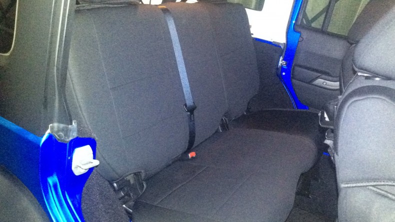 内装後方シート