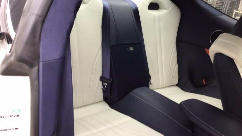 内装後方シート