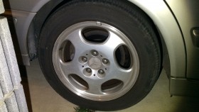 タイヤホイール前