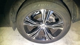 タイヤホイール前