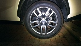 タイヤホイール前