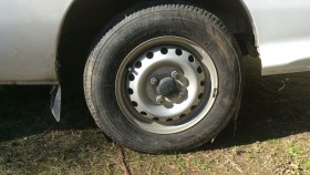 タイヤホイール前