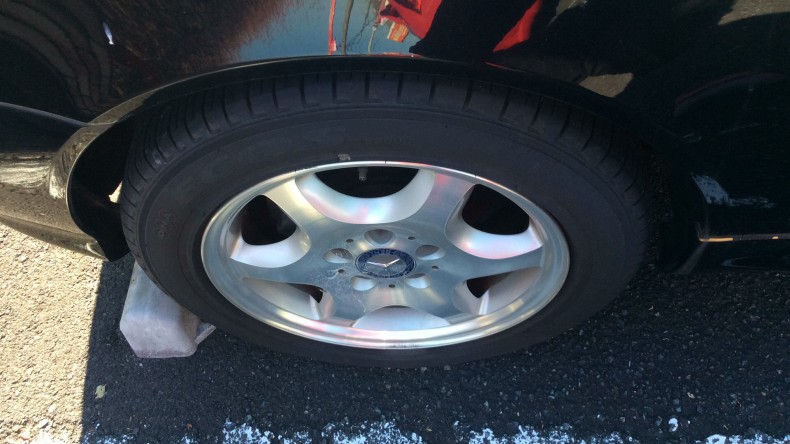 タイヤホイール前