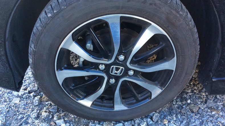 タイヤホイール前