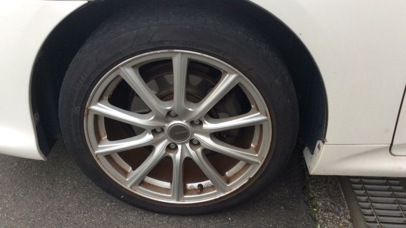 タイヤホイール前