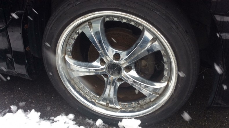 タイヤホイール前