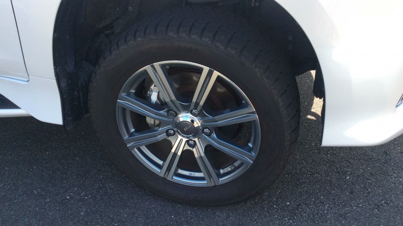 タイヤホイール前