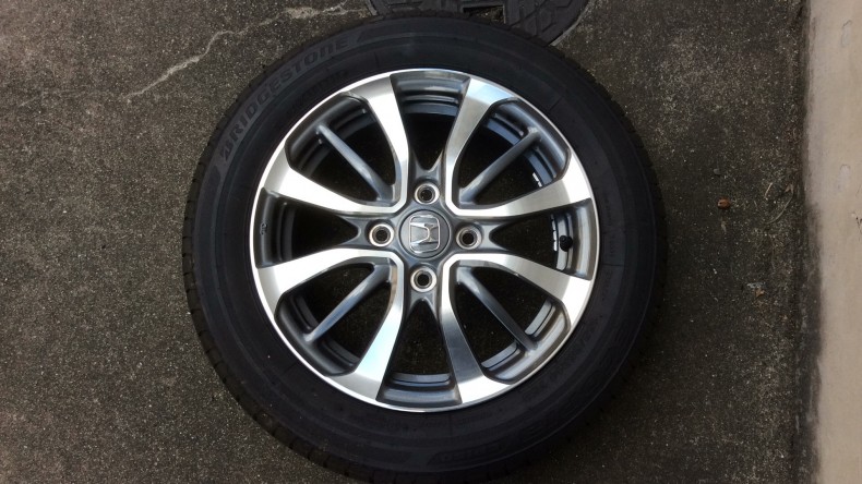 タイヤホイール前