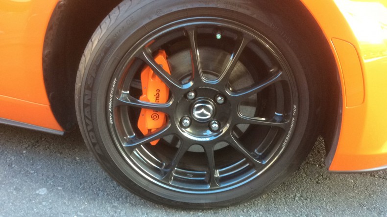 タイヤホイール前