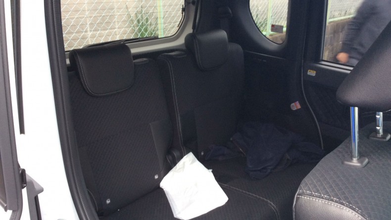 内装後方シート