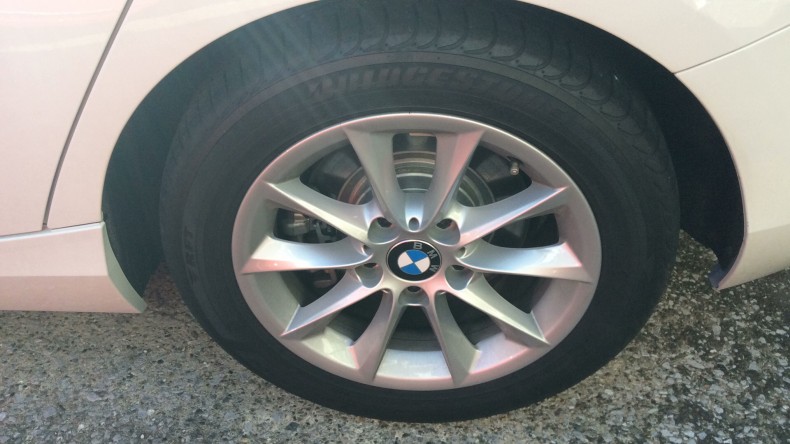 タイヤホイール前