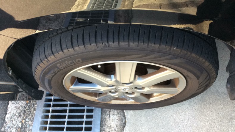 タイヤホイール前