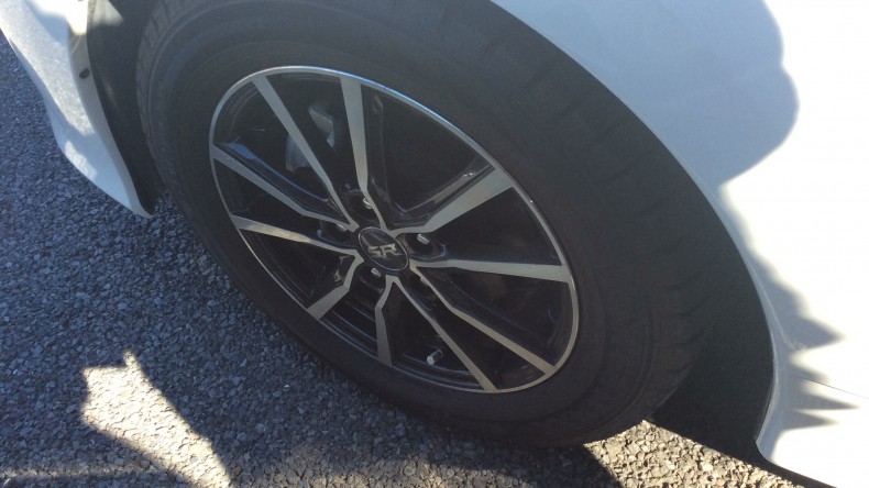 タイヤホイール前