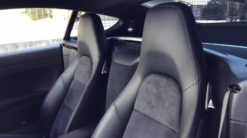 内装後方シート