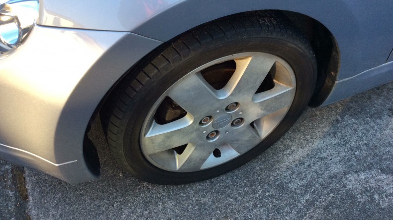 タイヤホイール前