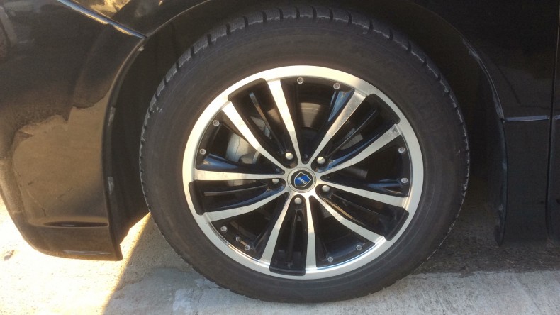 タイヤホイール前