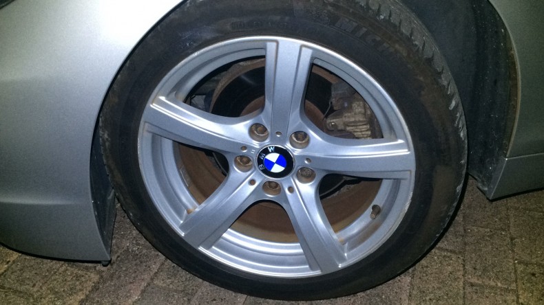 タイヤホイール前