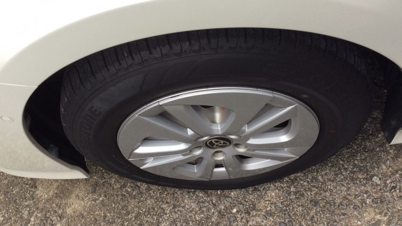 タイヤホイール前