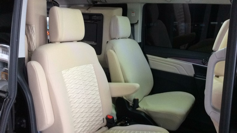 内装後方シート