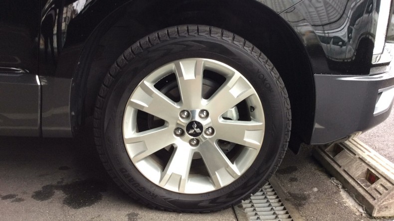 タイヤホイール前