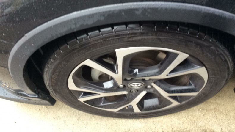 タイヤホイール前