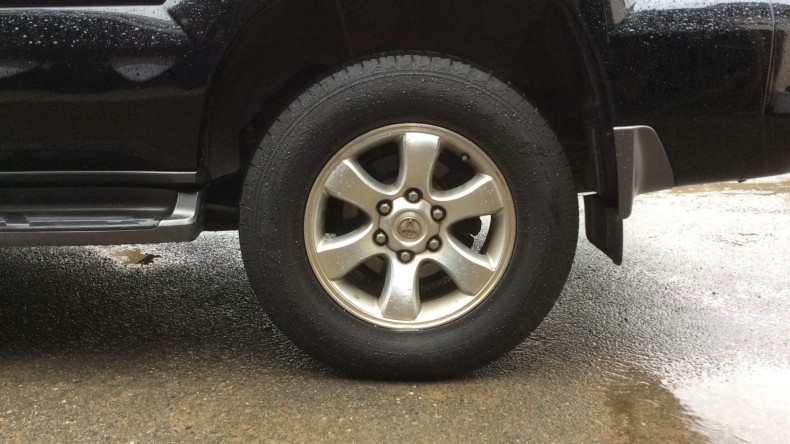 タイヤホイール前