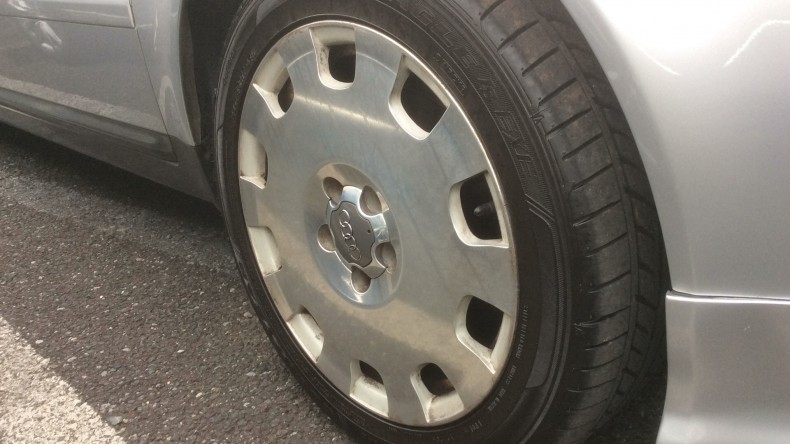 タイヤホイール前