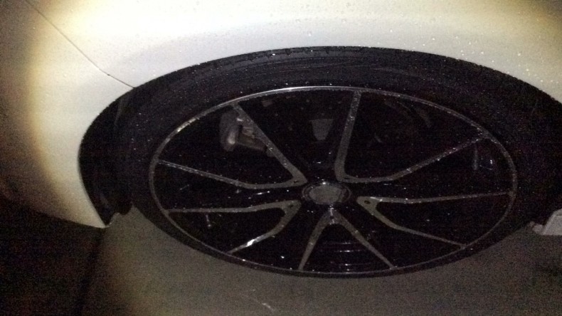 タイヤホイール前