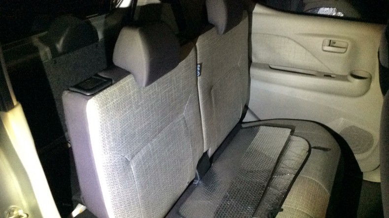 内装後方シート