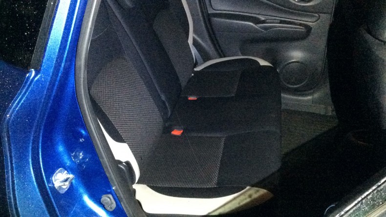 内装後方シート