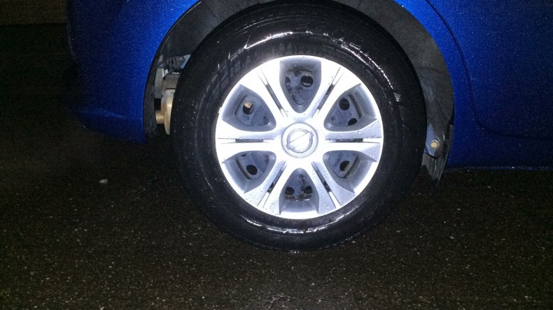 タイヤホイール前