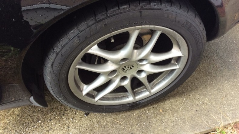 タイヤホイール前