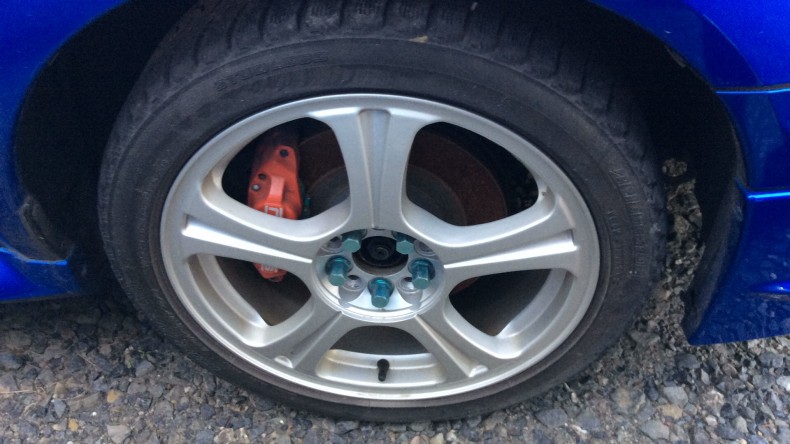 タイヤホイール前