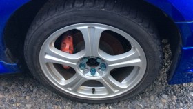 タイヤホイール前