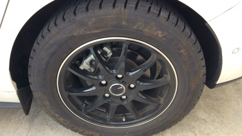 タイヤホイール前